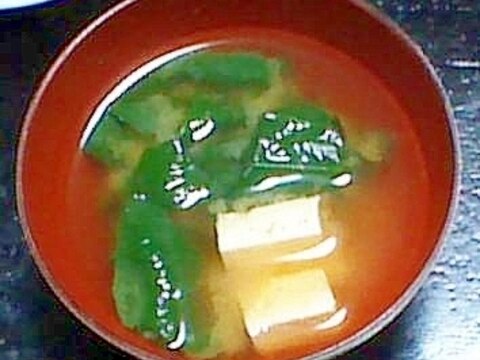 ほうれん草と木綿豆腐の味噌汁